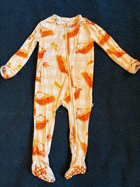 Bums & roses pajama with pie slice print